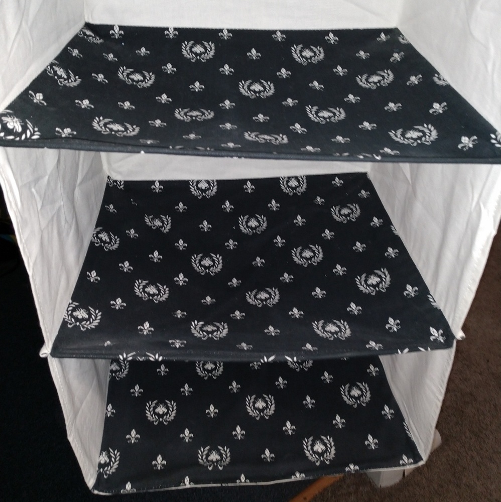 Hanging closet/shelves organizer